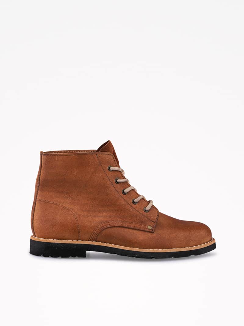 Bota Estilo Alentejano em Croute Camurça Encerado de Atacador com Sola de Borracha