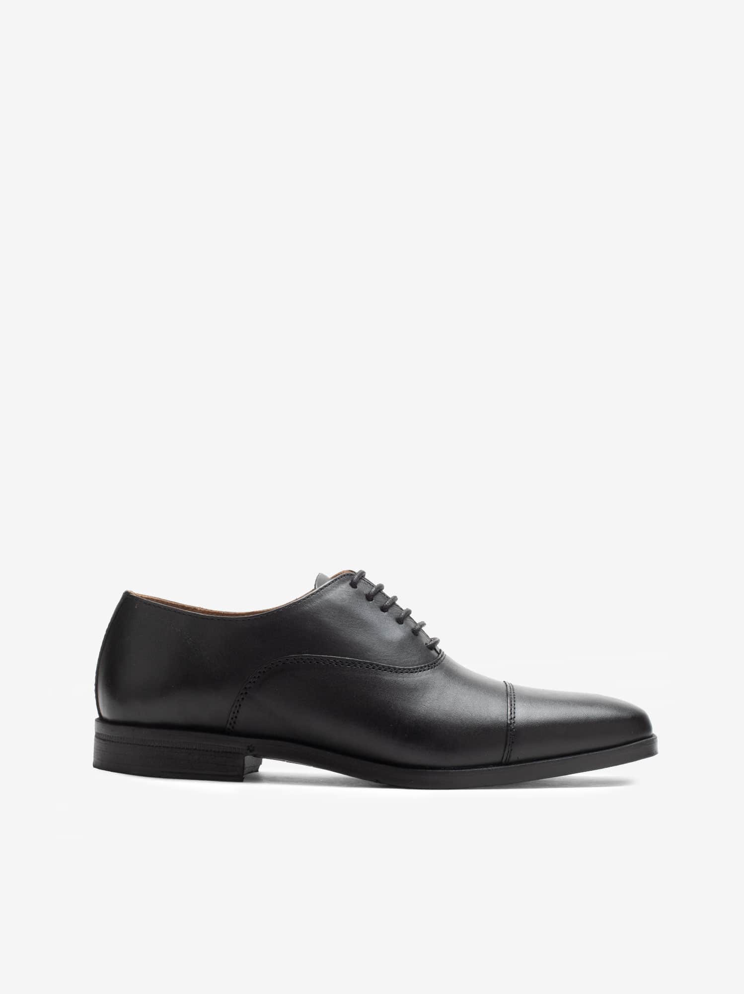 Sapato Oxford em Pele de Atacador com Cap Toe