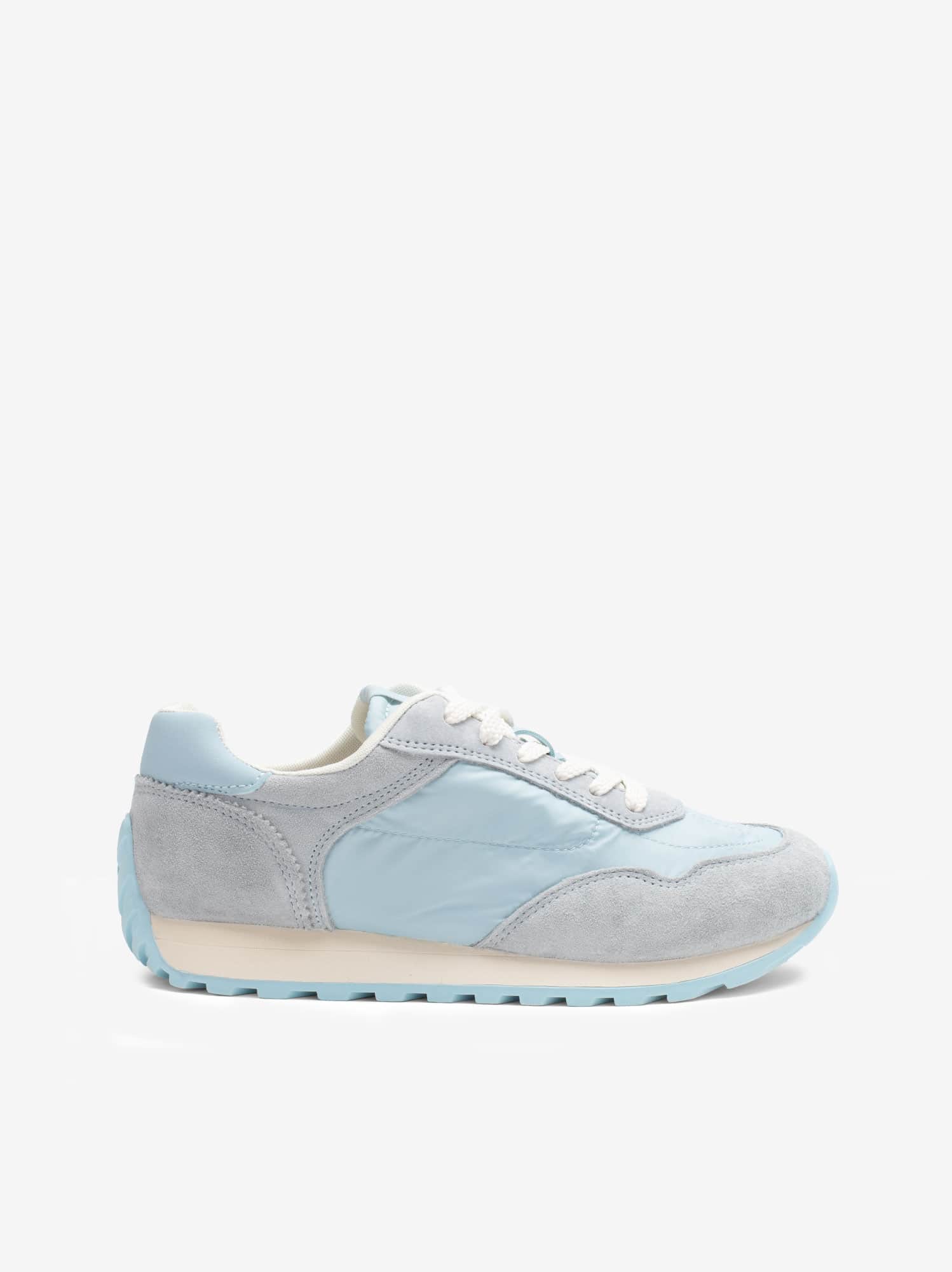 Sapatilha Acamurçada Combinada de Atacador com Sola Retro Running