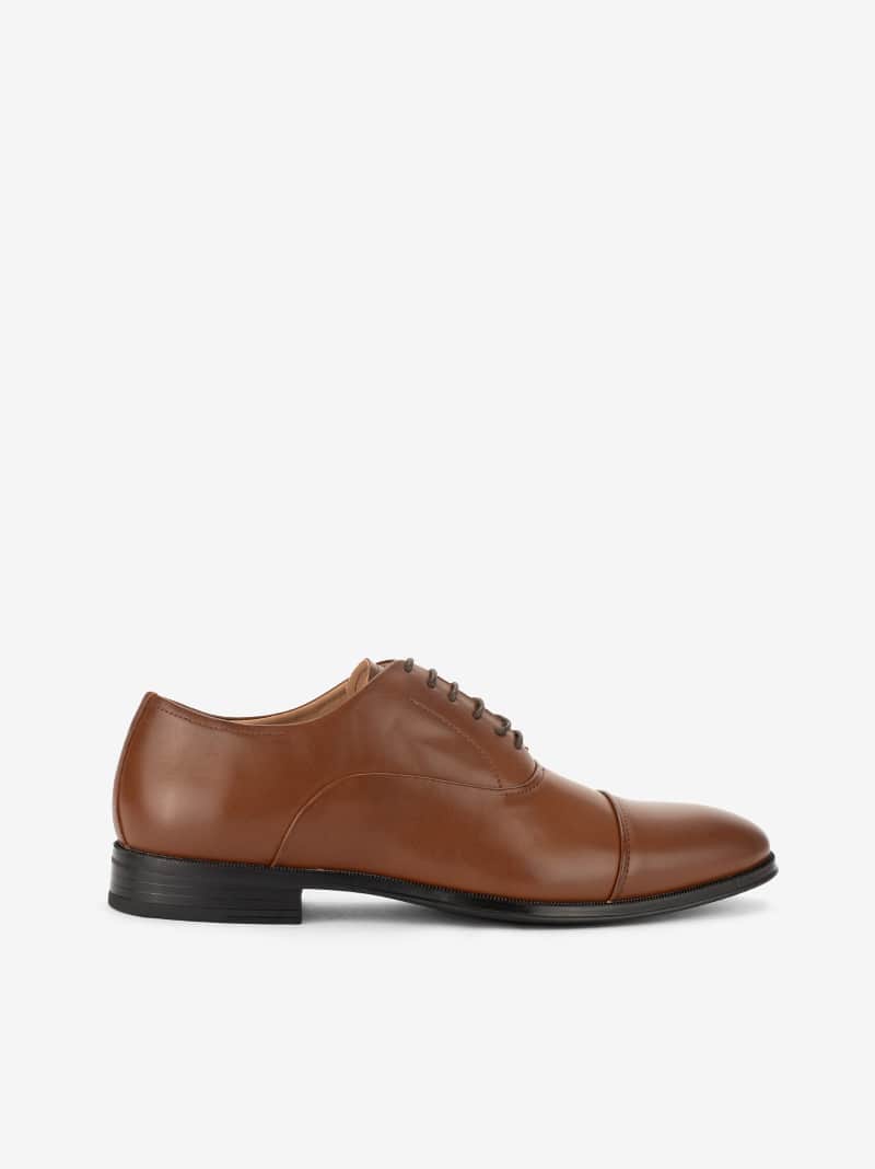 Sapato Oxford Estilo Clássico de Atacador com Cap Toe