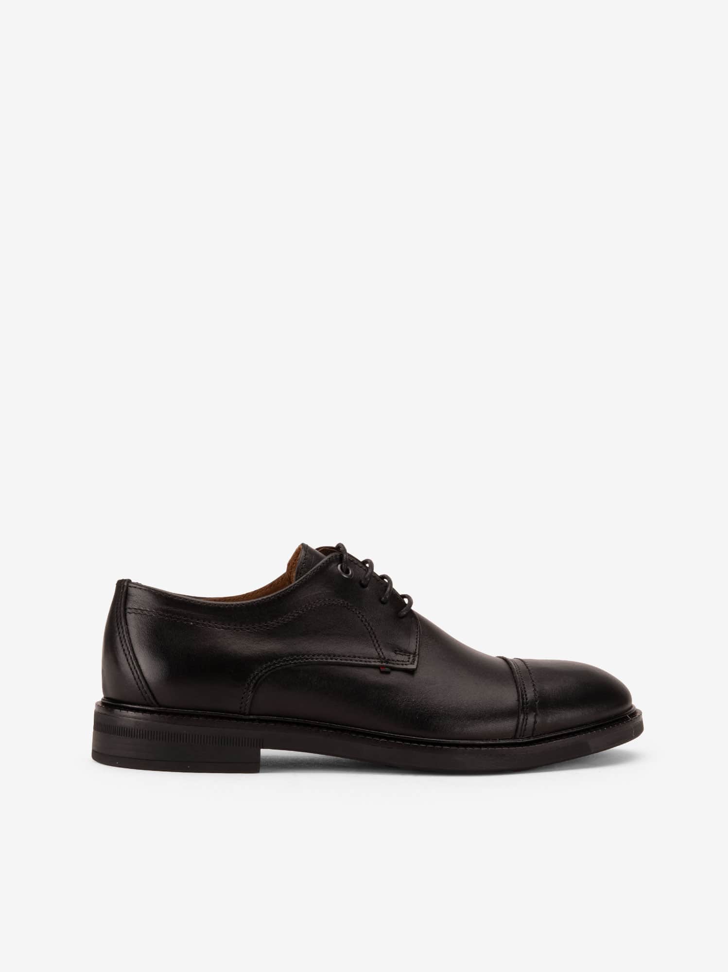 Sapato Cap Toe em Pele