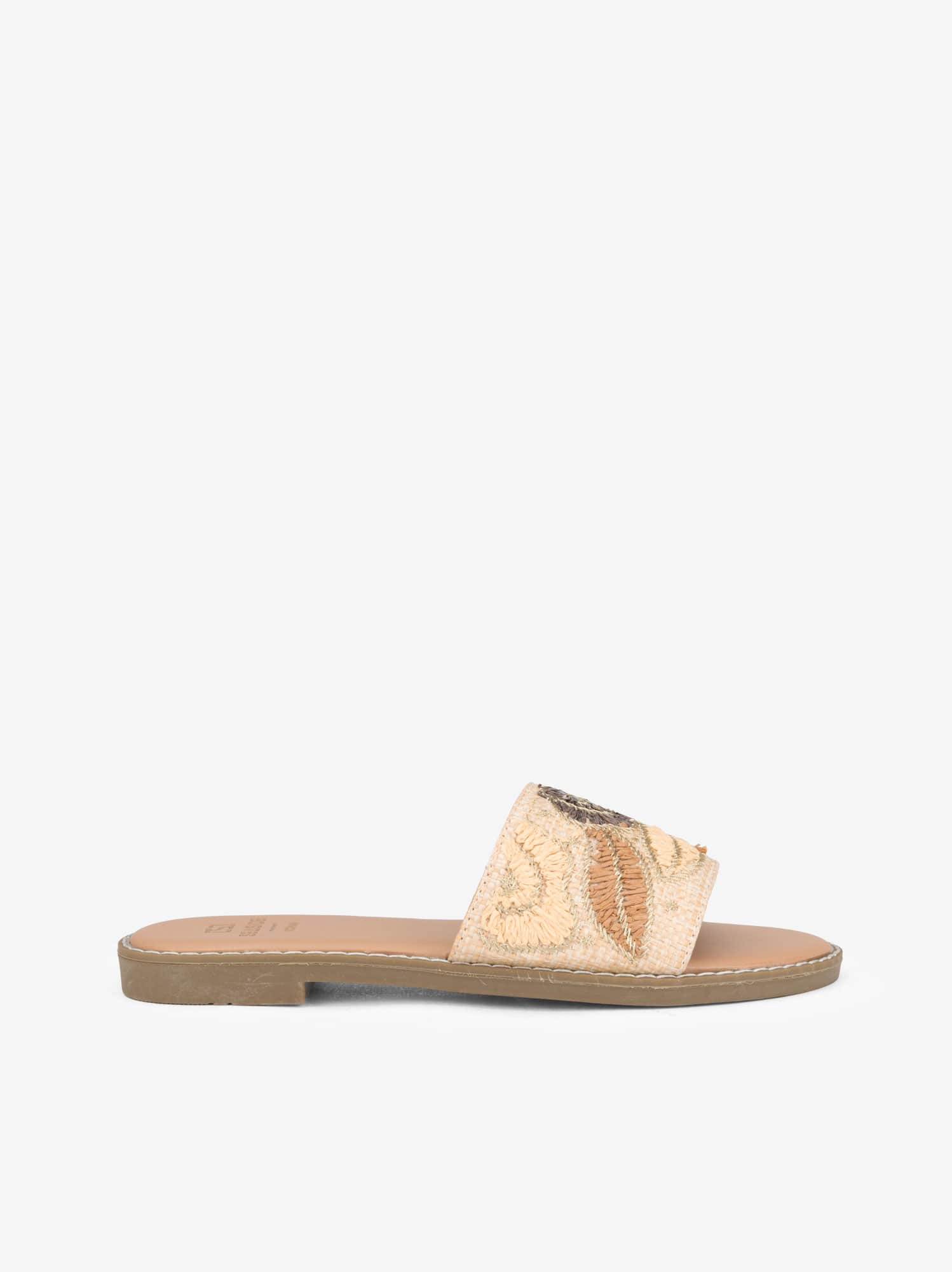 Chinelo Raso em Ráfia