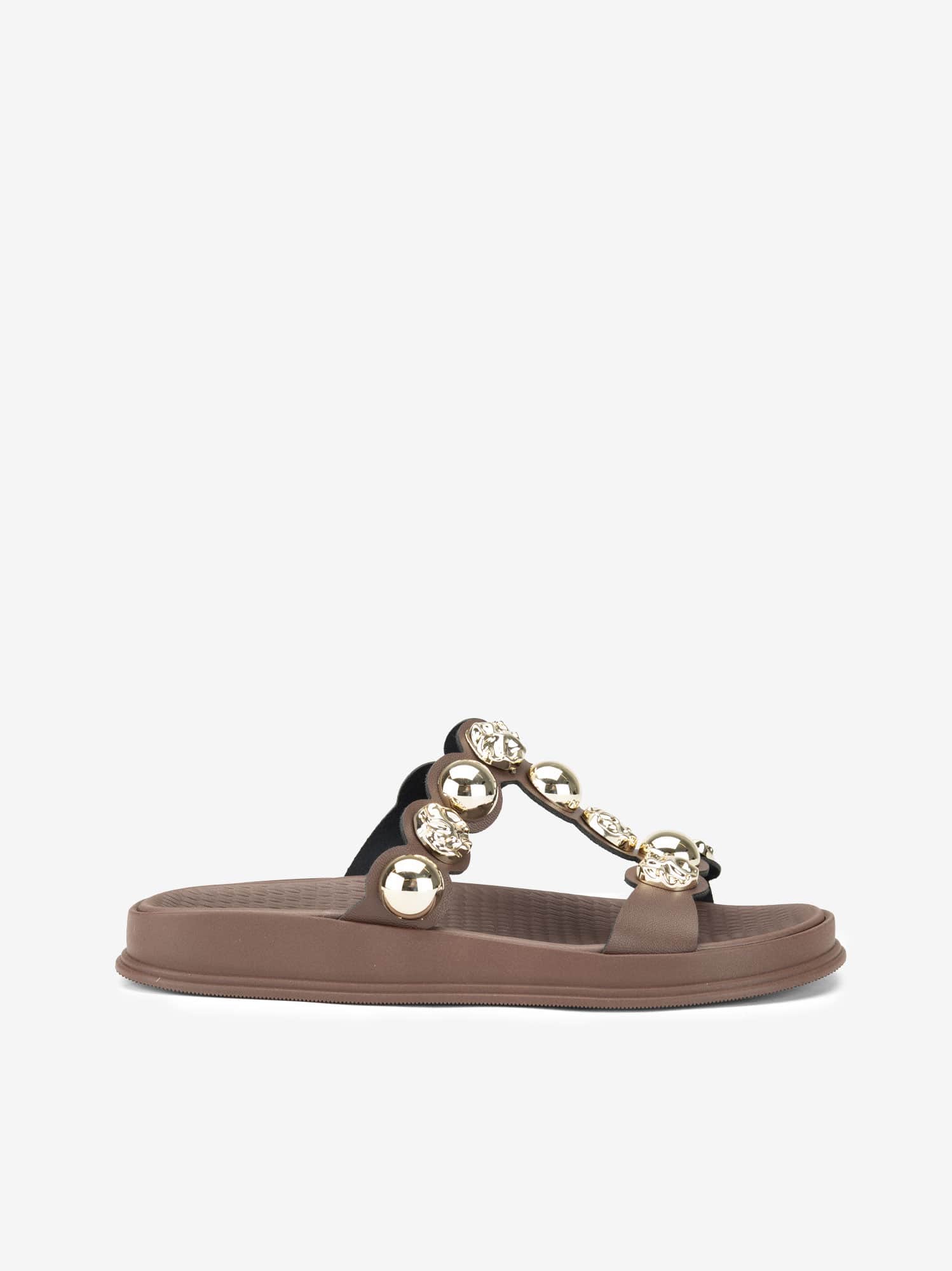 Sandália com Tachas Metálicas