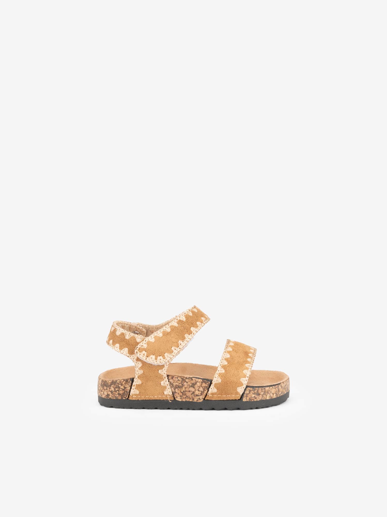 Sandália de Velcros com Detalhes Bordados