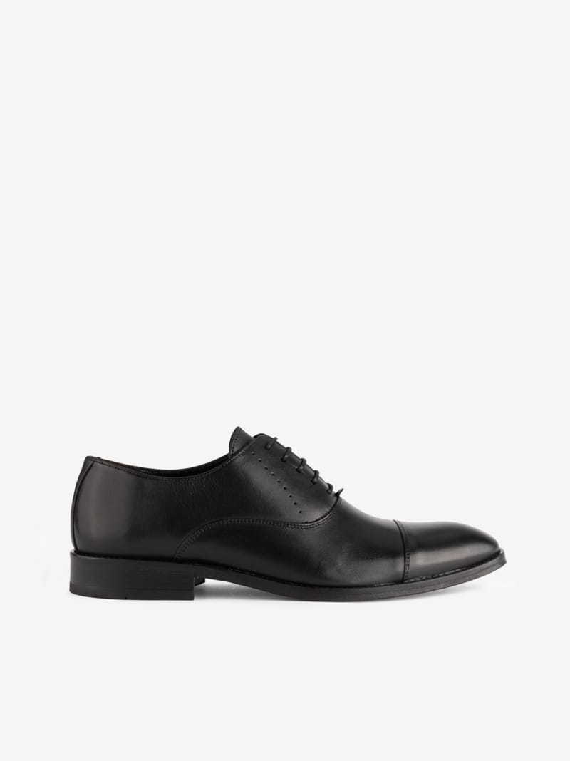 Sapato Oxford Estilo Clássico em Pele de Atacador com Cap Toe