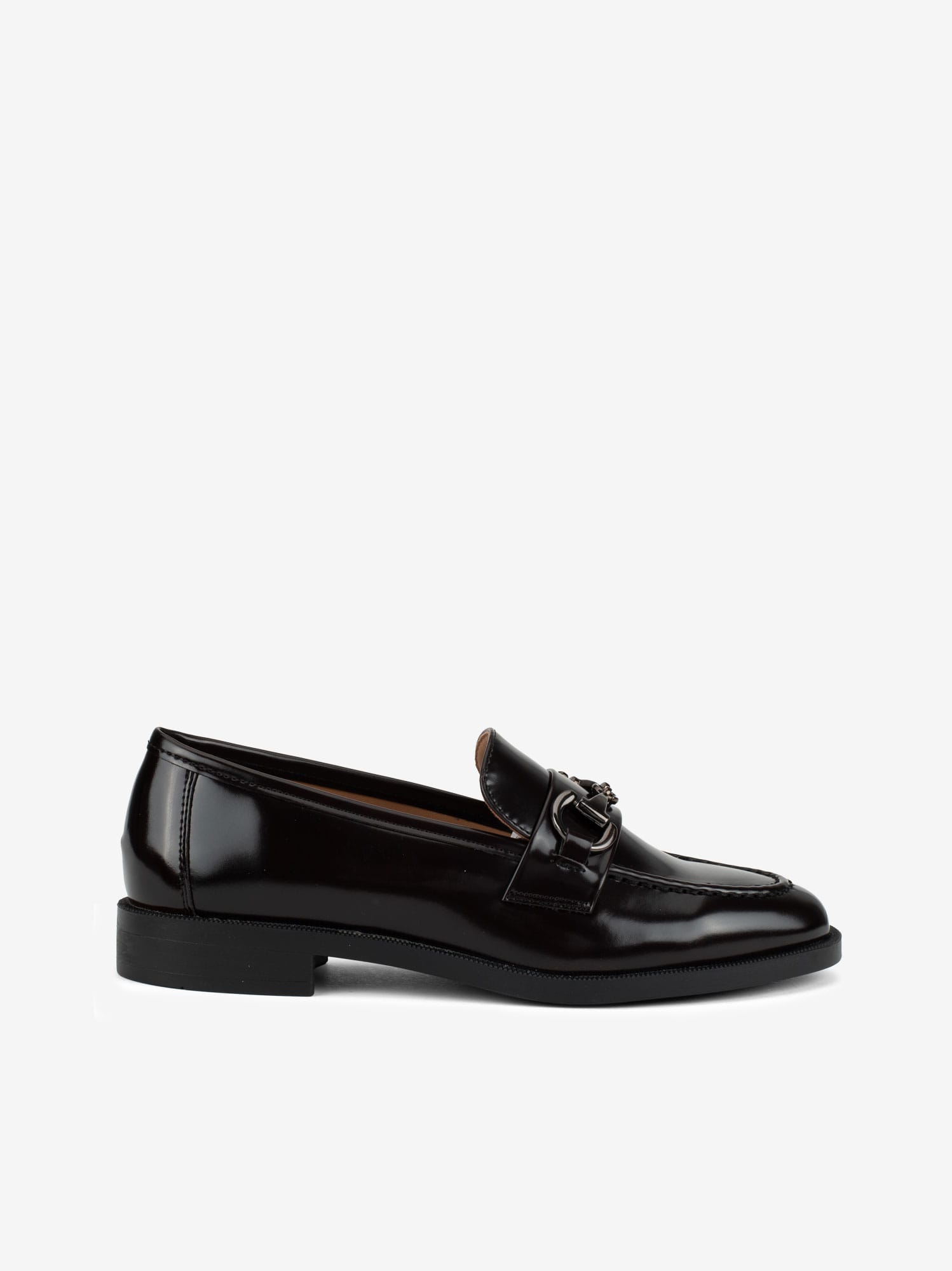 Sapato Loafer com Aplicação Metálica